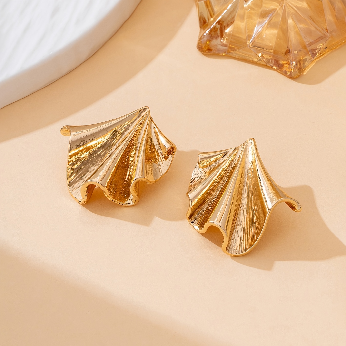Women's Retro Leaf Shaped Earrings, Irregular Fan Design